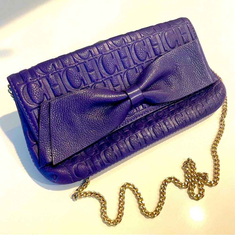 CAROLINA HERRERA Purple Logo Leather Crossbody Bag! Gold Chain! Like new! Beauty